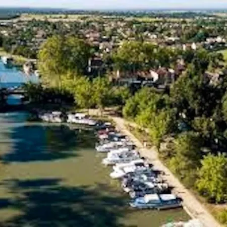 D'une Avec Piscine Partagee Terrasse Amenagee Et Wifi A Apartment *